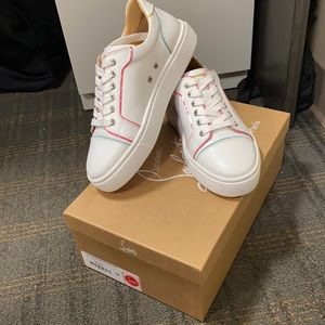 Like new only worn 1 time. Size 38